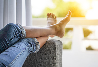 Troubles circulatoires en été : comment soulager jambes lourdes, varices et fourmillements ?